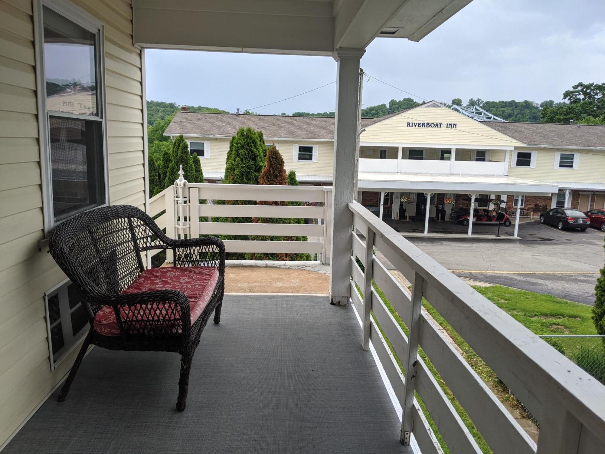 Riverboat Inn & Suites Madison Extérieur photo