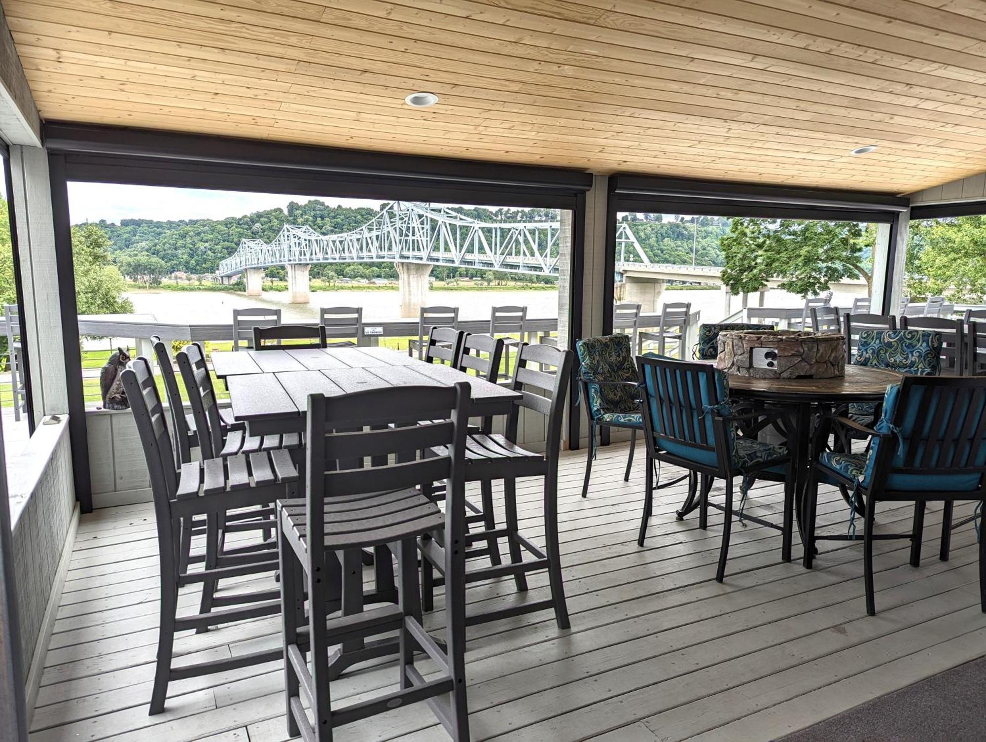Riverboat Inn & Suites Madison Extérieur photo