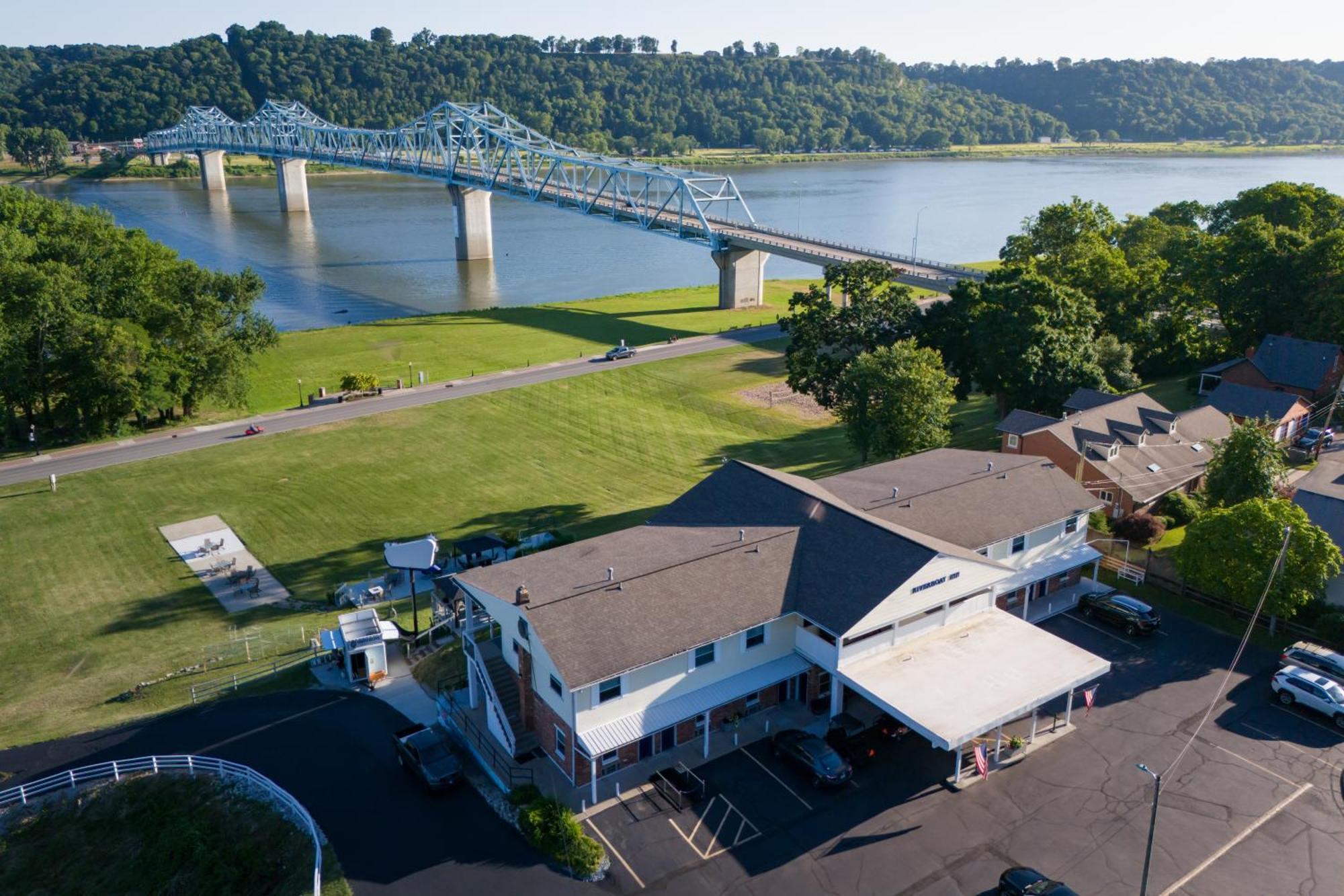 Riverboat Inn & Suites Madison Extérieur photo