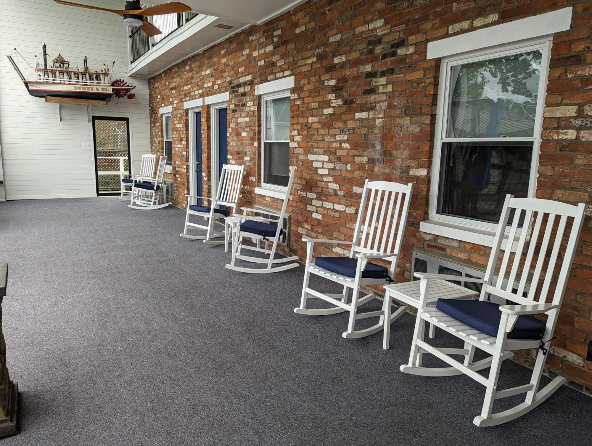 Riverboat Inn & Suites Madison Extérieur photo