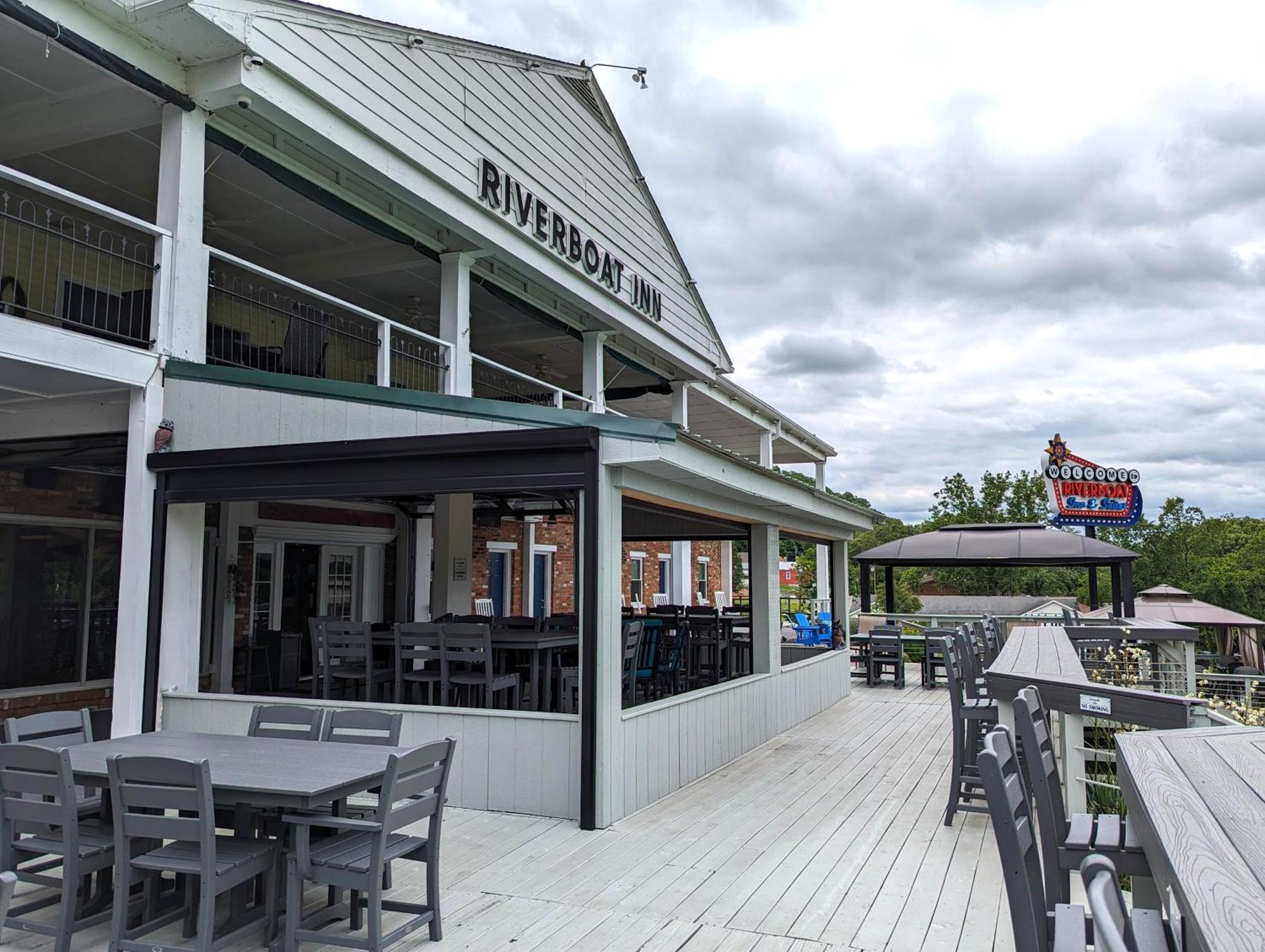 Riverboat Inn & Suites Madison Extérieur photo