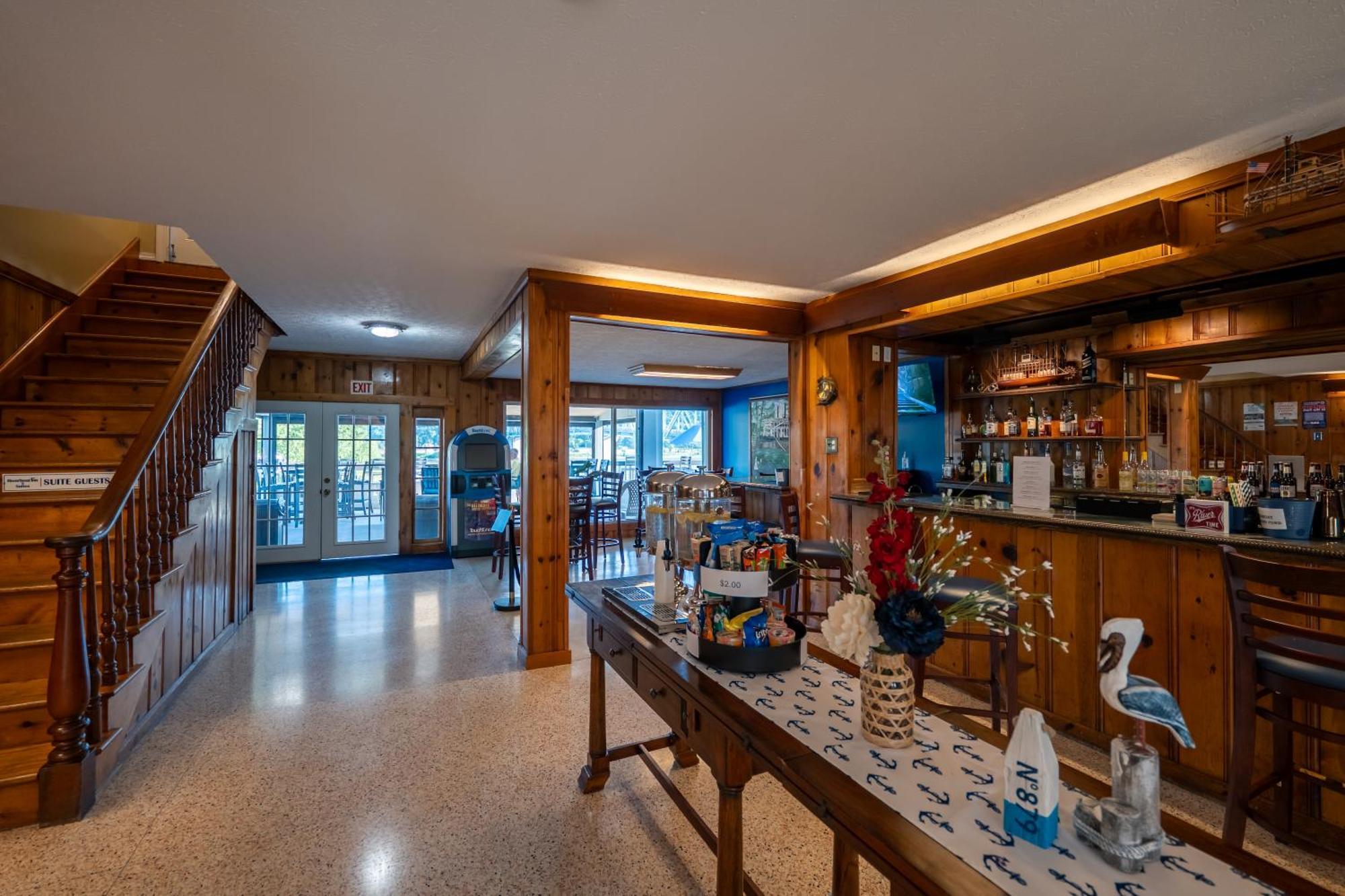 Riverboat Inn & Suites Madison Extérieur photo