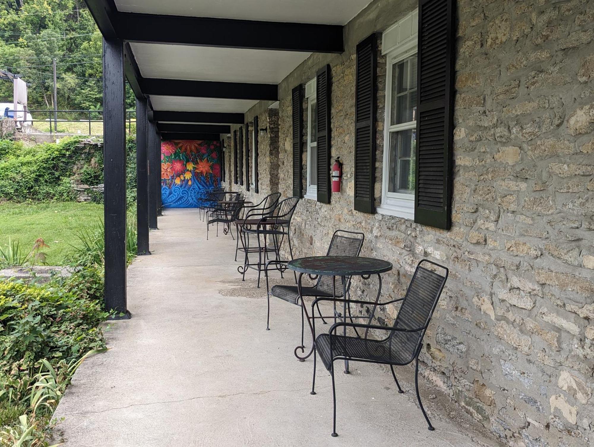 Riverboat Inn & Suites Madison Extérieur photo