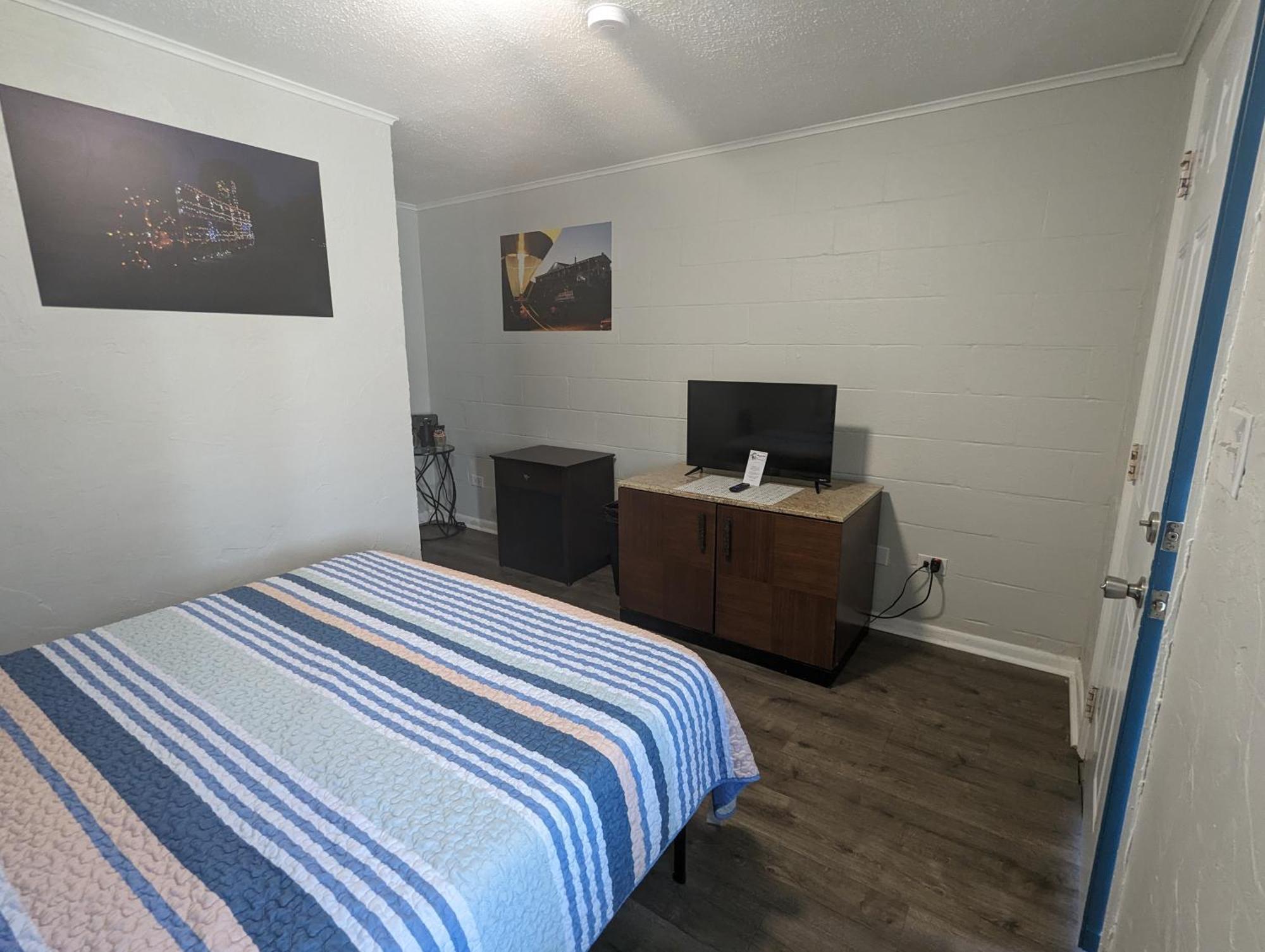 Riverboat Inn & Suites Madison Extérieur photo