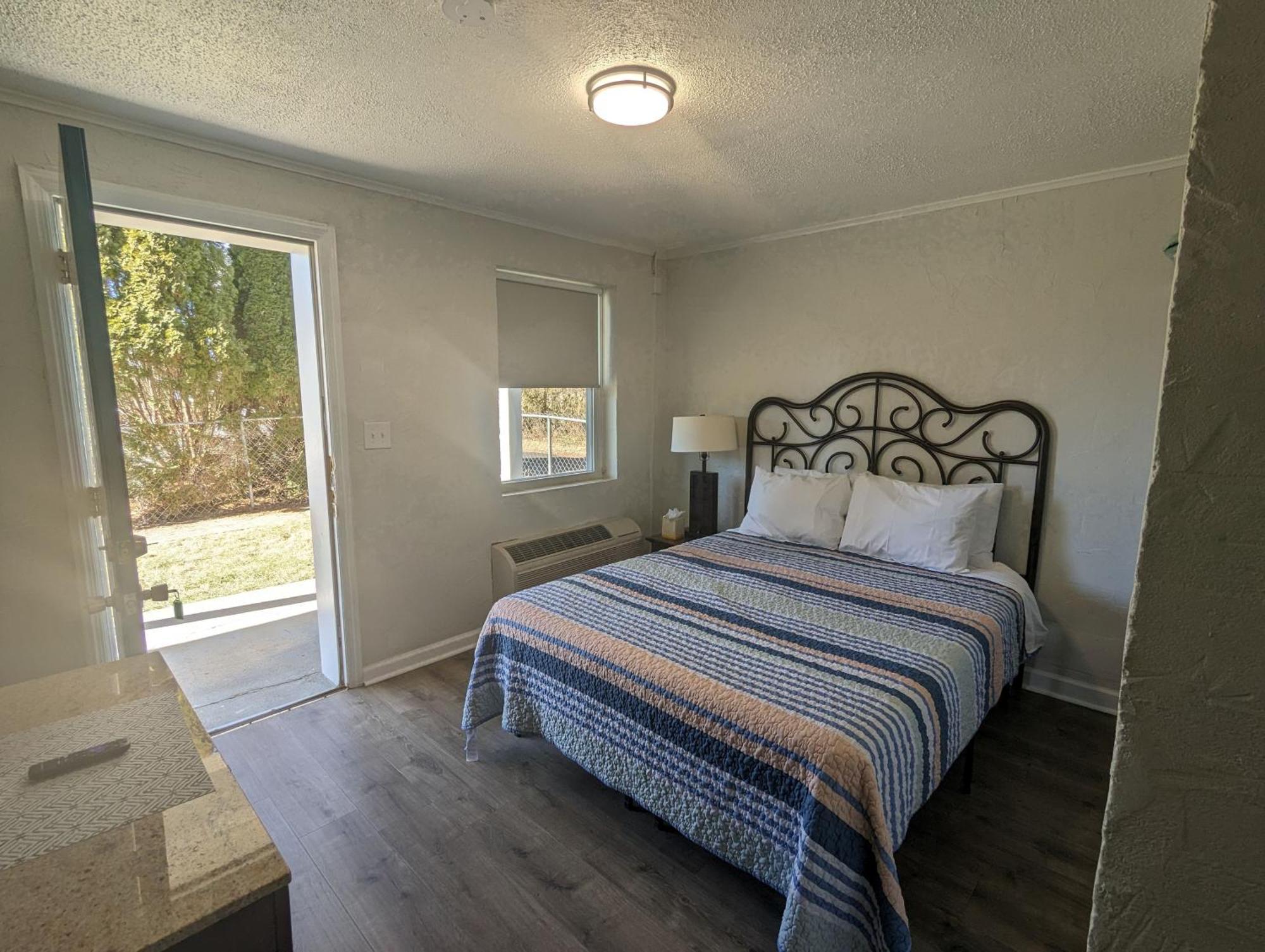 Riverboat Inn & Suites Madison Extérieur photo